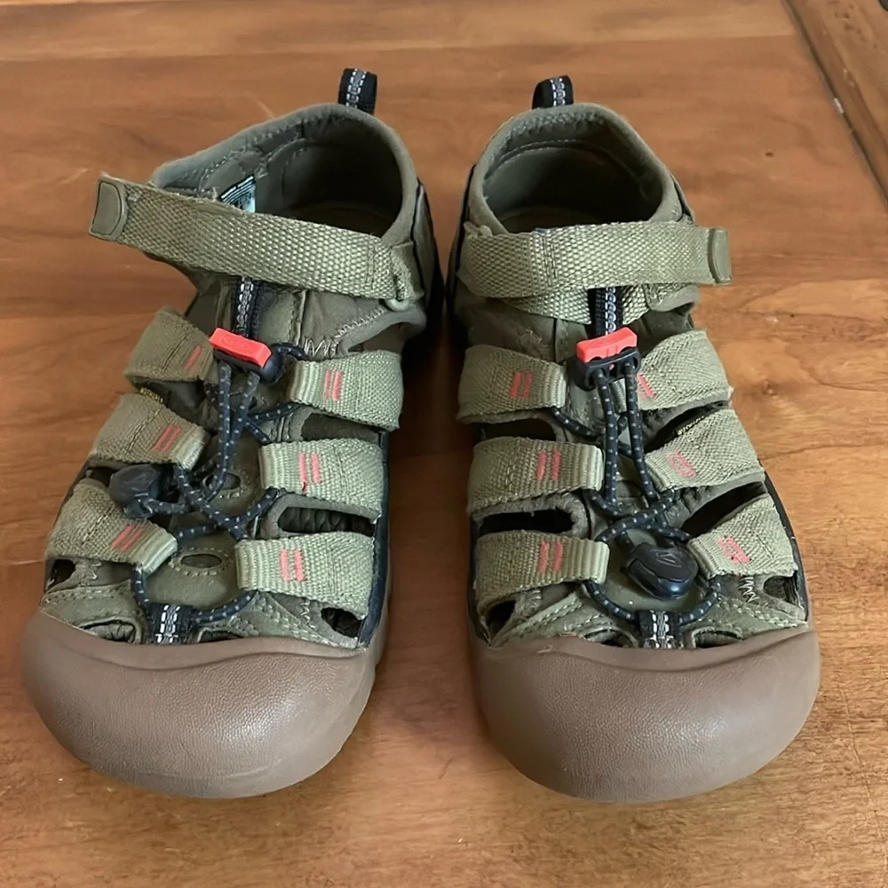 KEEN Water Sandals Size 3